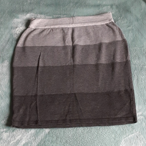 Euc. Grey Rickis skirt - Picture 1 of 2